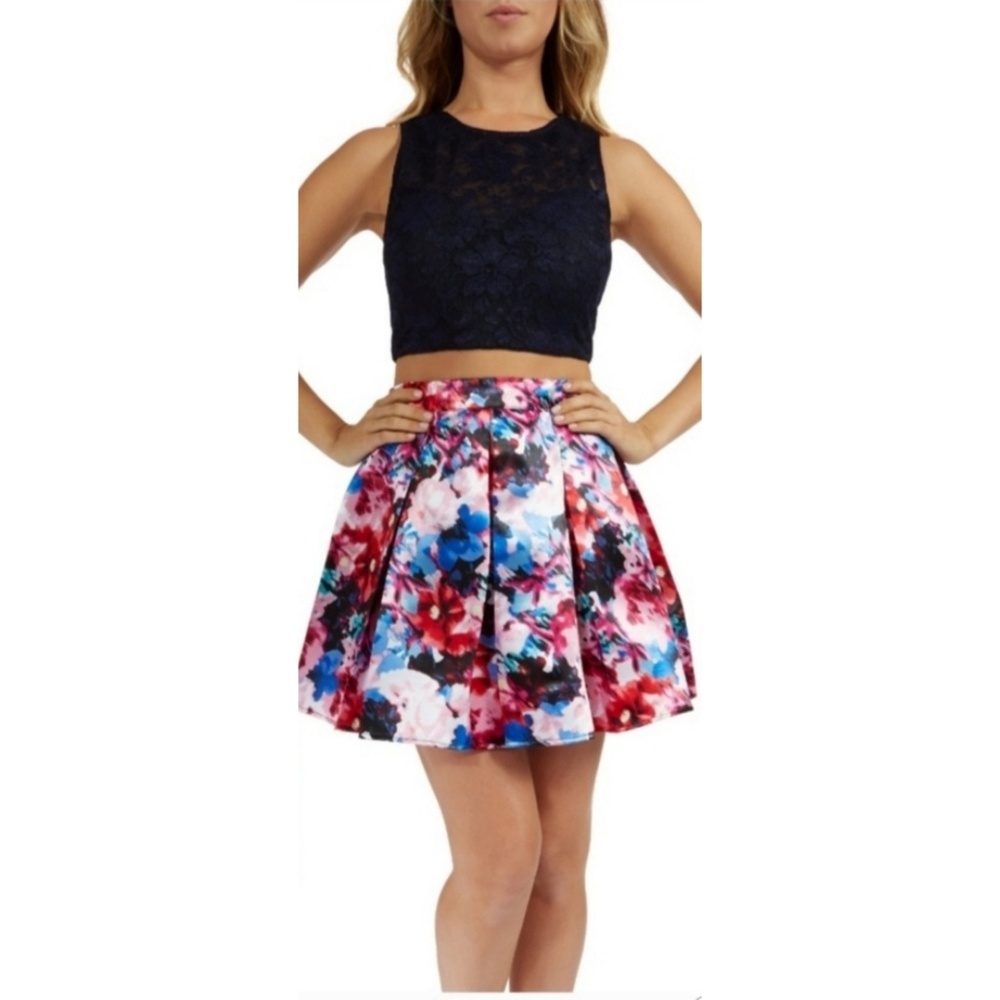 🔴Two piece lace shirt with floral skirt Crop Top